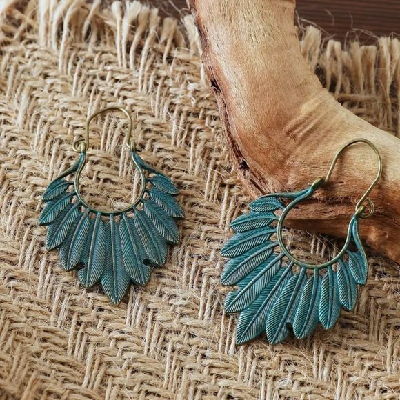 NEW! - Metal Bohemian Green Feather Headdress Ethnic Drop Swing Earrings - Picture 3 of 6